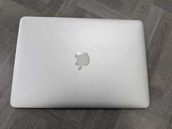 MacBook Air (2015) - Image 2